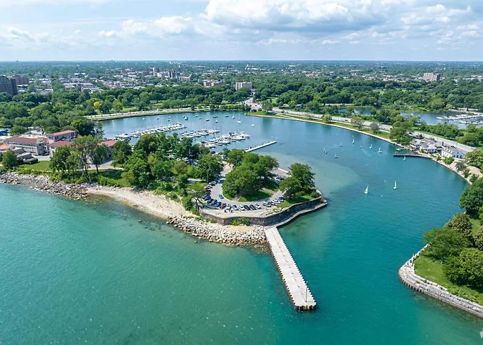 The Chic Urban Oasis Near The Lake!