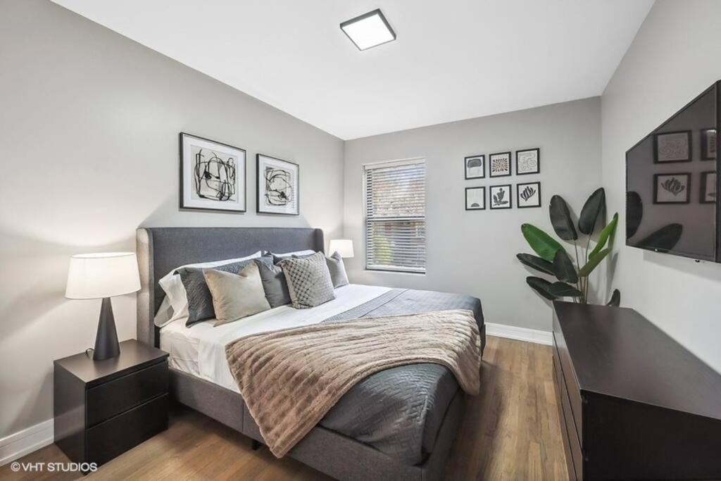 The Chic Urban Oasis Near The Lake! Apartment