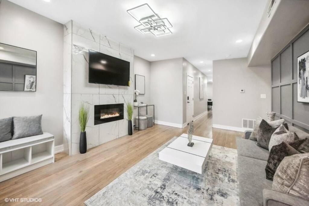 The Chic Urban Oasis Near The Lake!