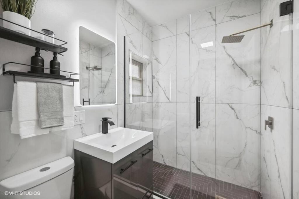 Apartment The Chic Urban Oasis Near The Lake! *