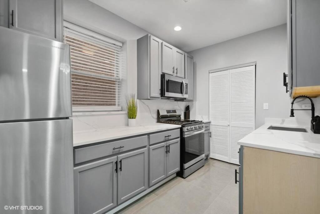 The Chic Urban Oasis Near The Lake! Apartment Chicago