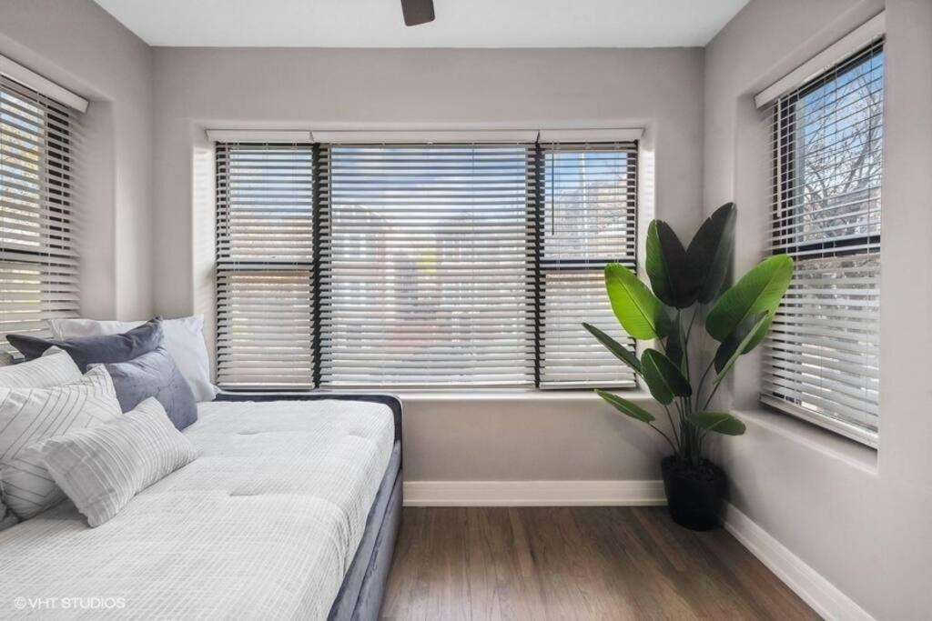 The Chic Urban Oasis Near The Lake! Apartment Chicago