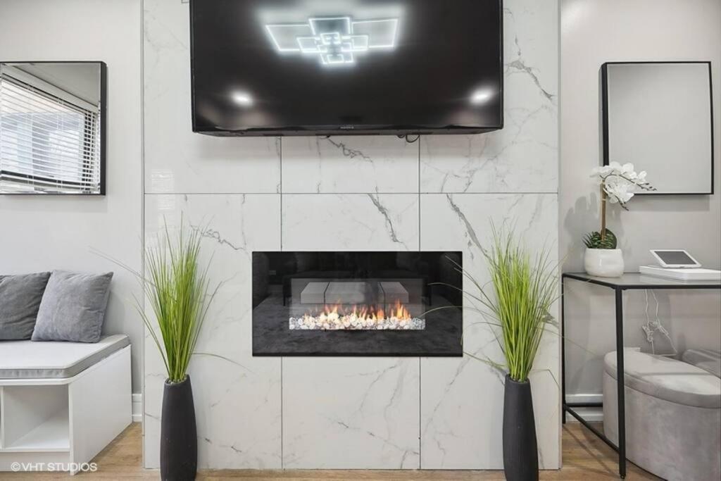 The Chic Urban Oasis Near The Lake! *