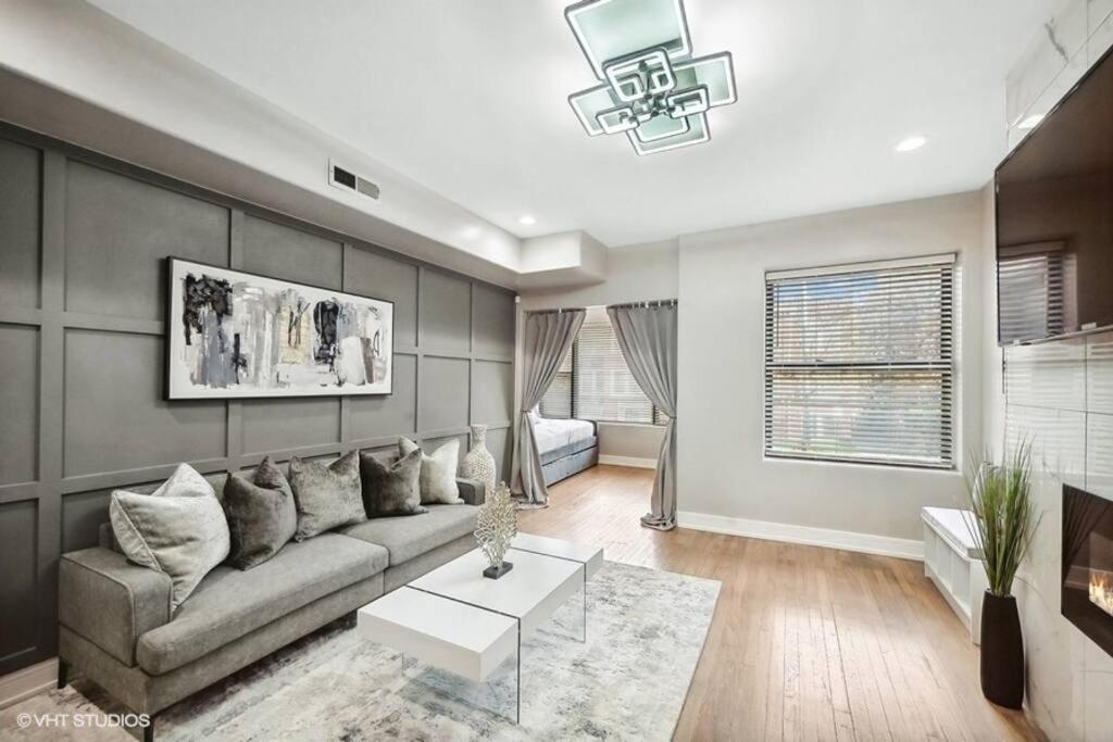 The Chic Urban Oasis Near The Lake! *